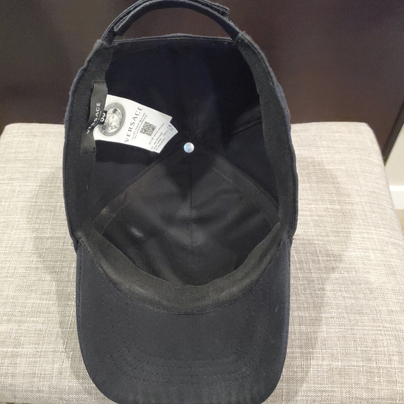 VERSACE hat - Picture 6 of 7